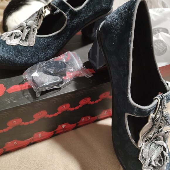 Chocolaticas® Mid Heels Black Tudor Women's Mary Jane Pump - Picture 5 of 9